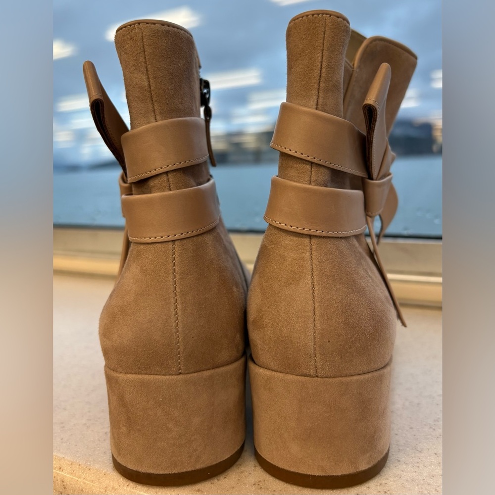 NWOT Entienne Aigner Tempest Suede Boot in Hazelnut w 1 3/4” Heel & Side Zip 8M - Picture 11 of 13